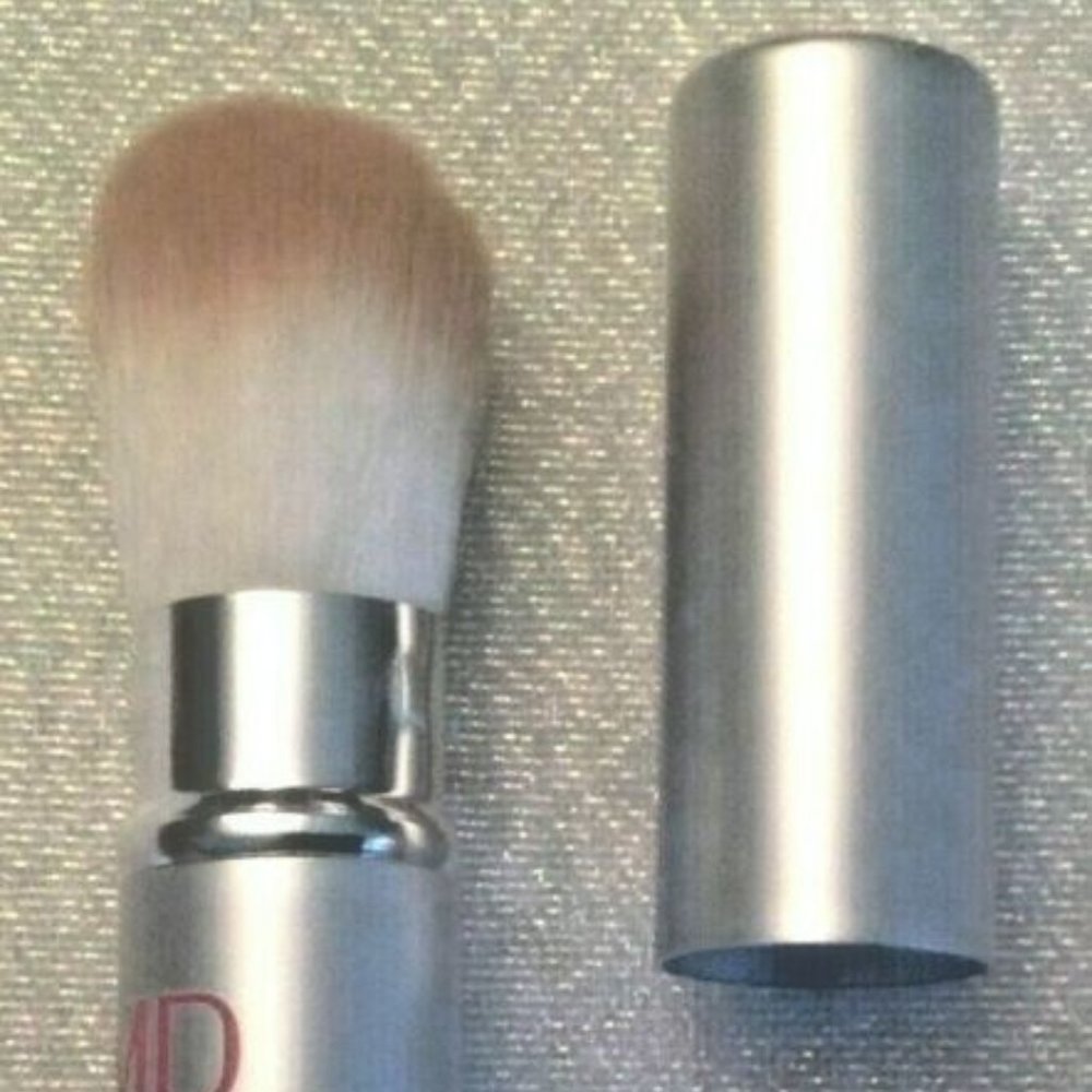 PRIORI MD RETRACTABLE KABUKI BRUSH ~ NEW SEALED!!!